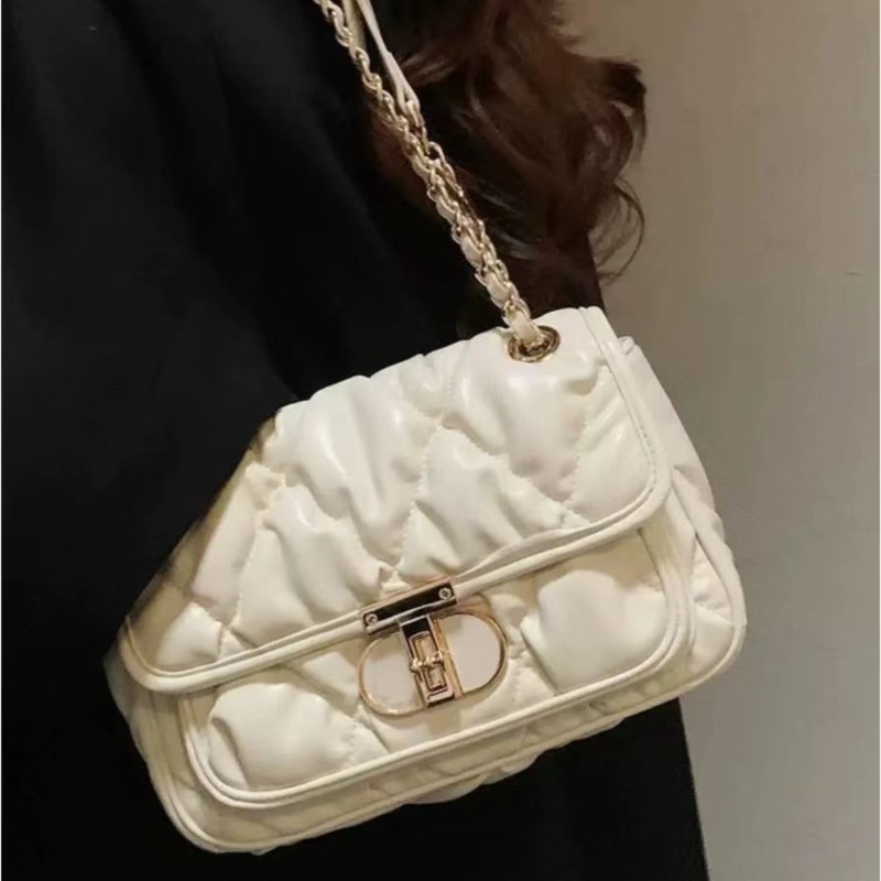 Elegant Pleated Chain Handbag  - Luxury Bags Quiet のレビューと価格
