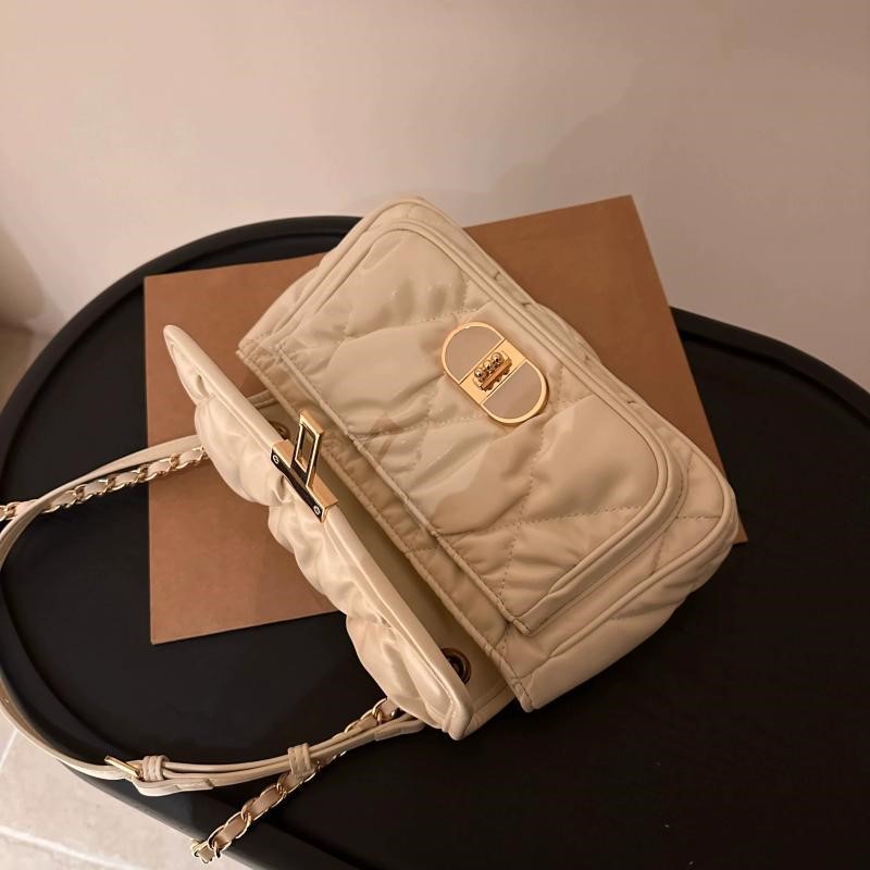 Elegant Pleated Chain Handbag  - Luxury Bags Quiet のレビューと価格