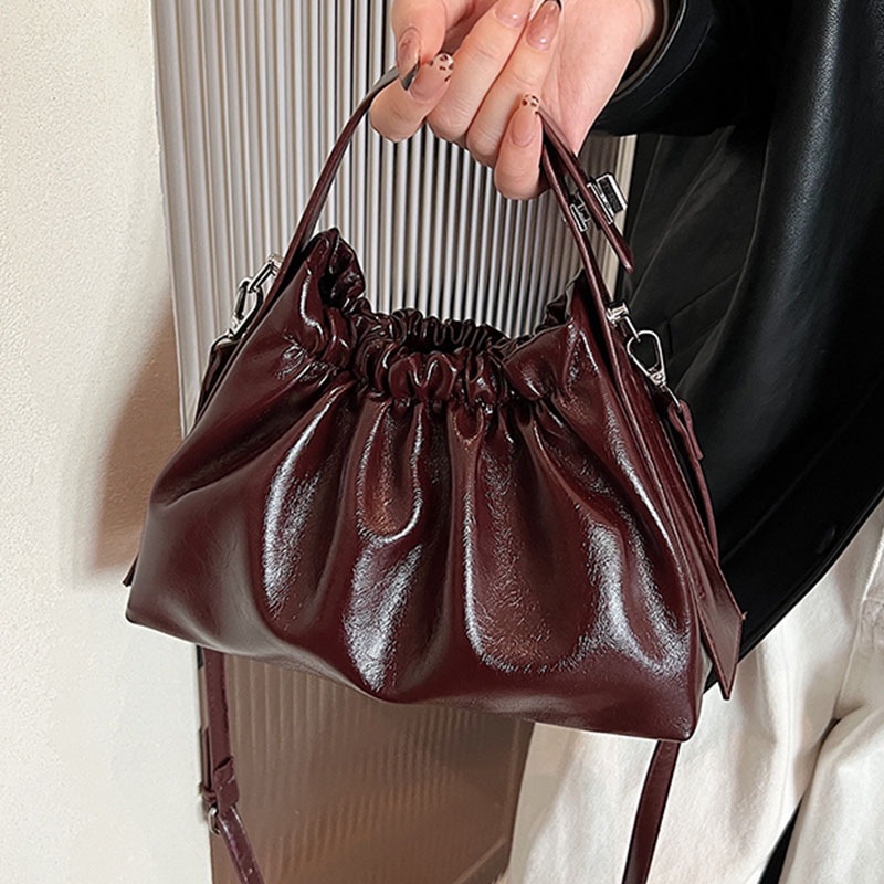Women's Burgundy Ruched Cloud  - Top Handle Patent Bag のレビューと価格