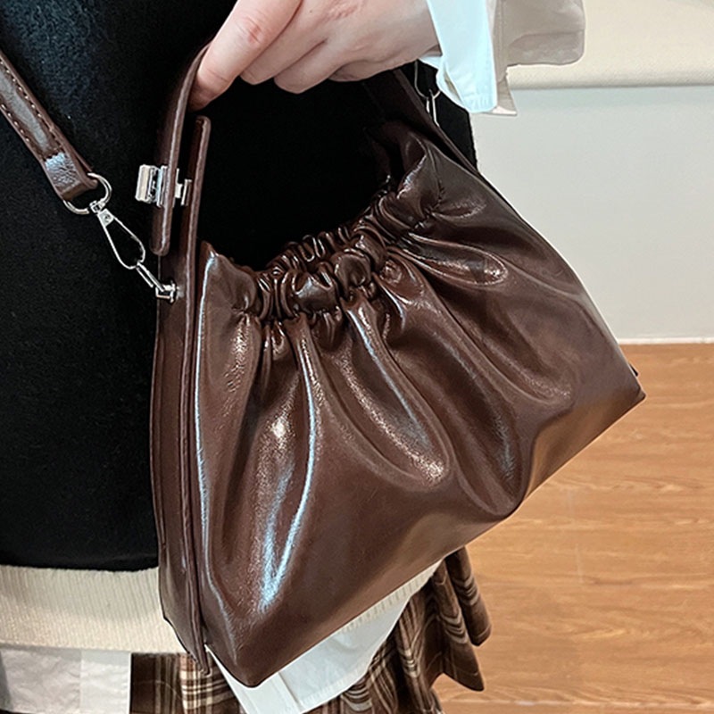 Women's Burgundy Ruched Cloud  - Top Handle Patent Bag のレビューと価格