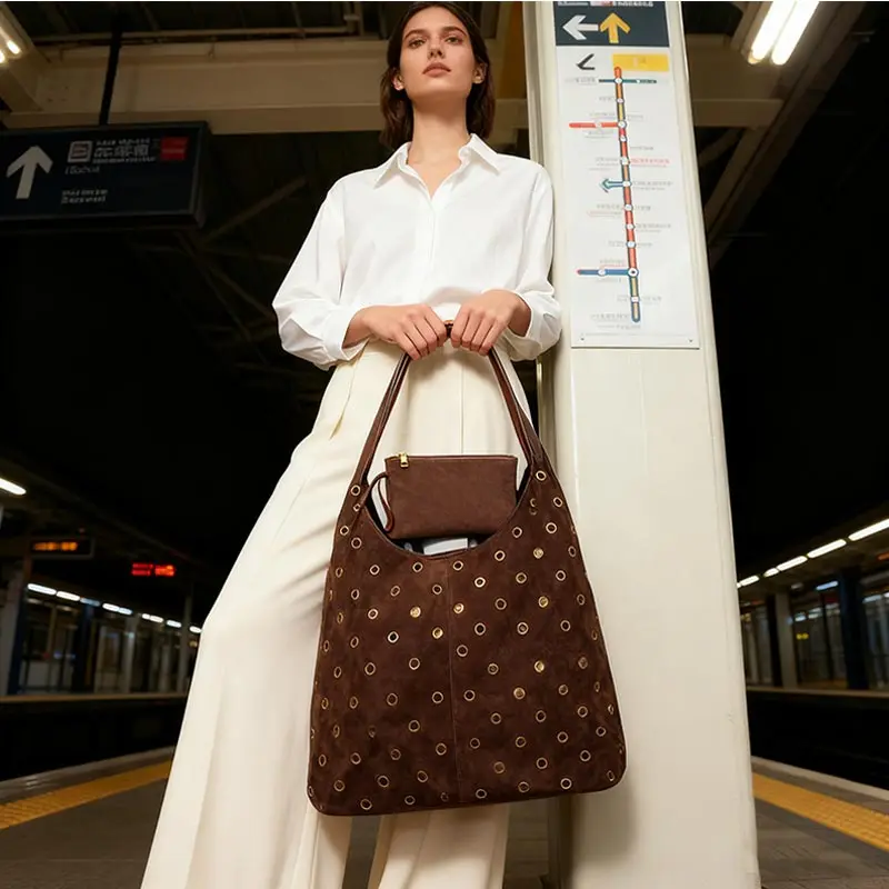 Suede Metal Studded Tote Bag w - Accordion Wallet Zip のレビューと価格