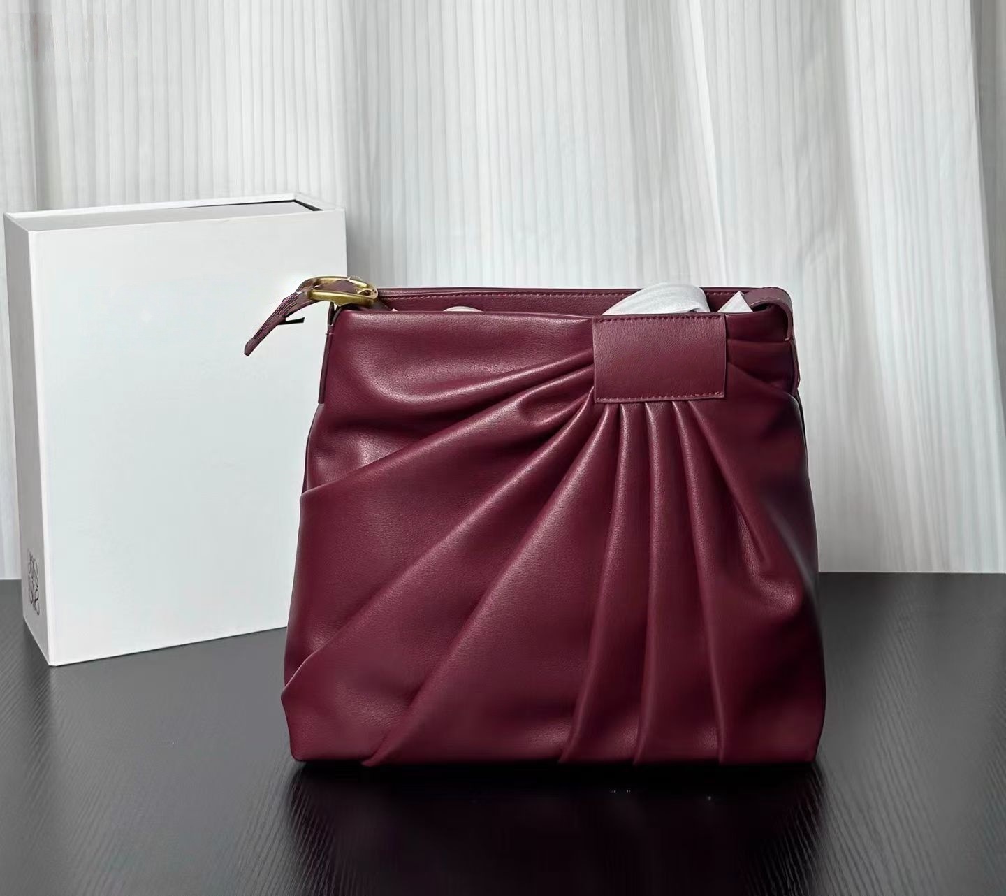 Lo Women Wrinkled Leather Hobo - Luxury Bags Coach のレビューと価格