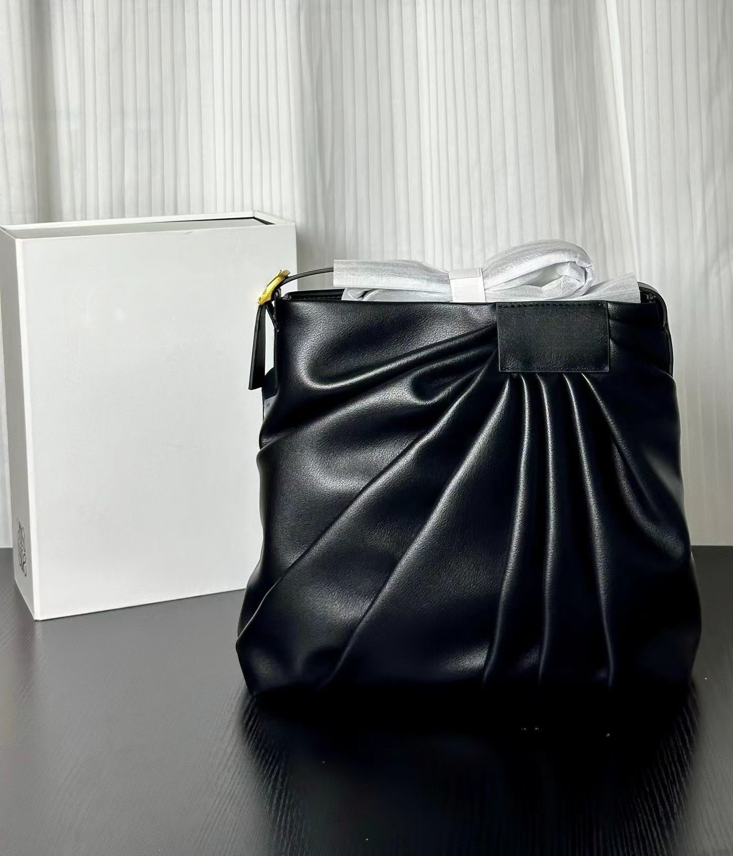 Lo Women Wrinkled Leather Hobo - Luxury Bags Coach のレビューと価格