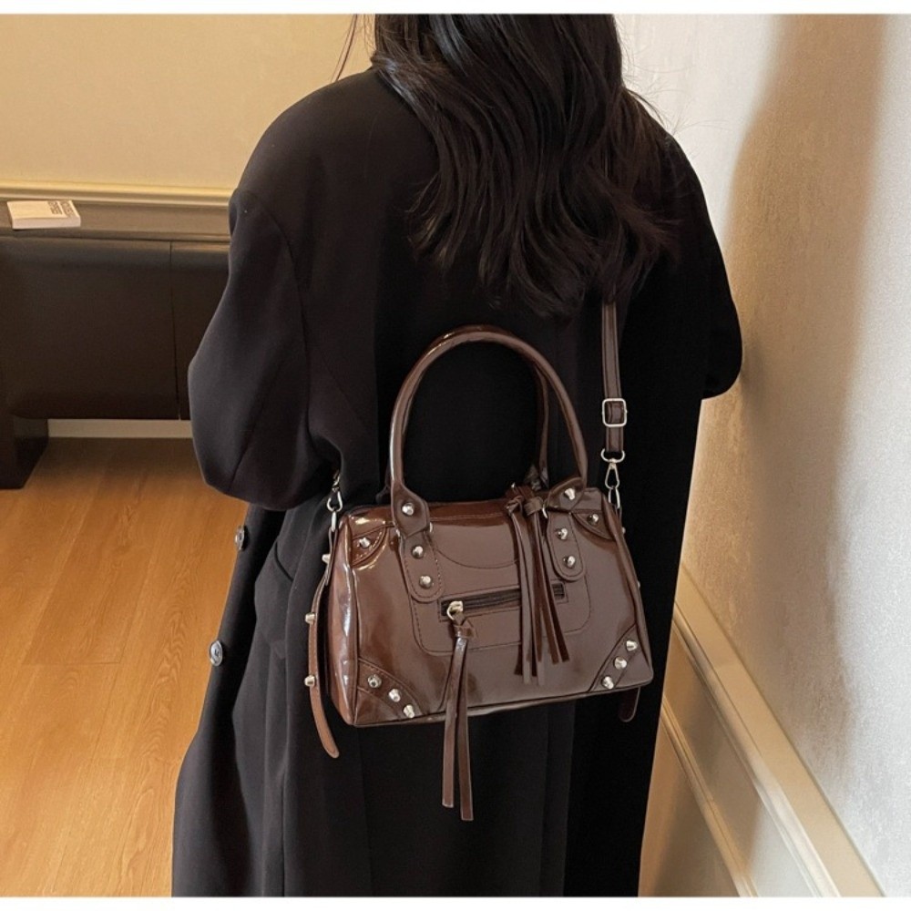 Fashion Rivets Pillow Bag Pate - Top Handle Patent Bag のレビューと価格