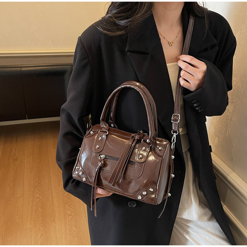 Stylish Patent Leather Handbag - Top Handle Patent Bag のレビューと価格
