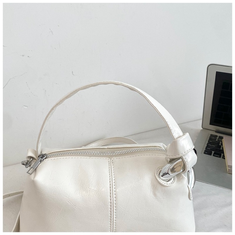 Retro Wine Red Patent Leather  - Top Handle Patent Bag のレビューと価格
