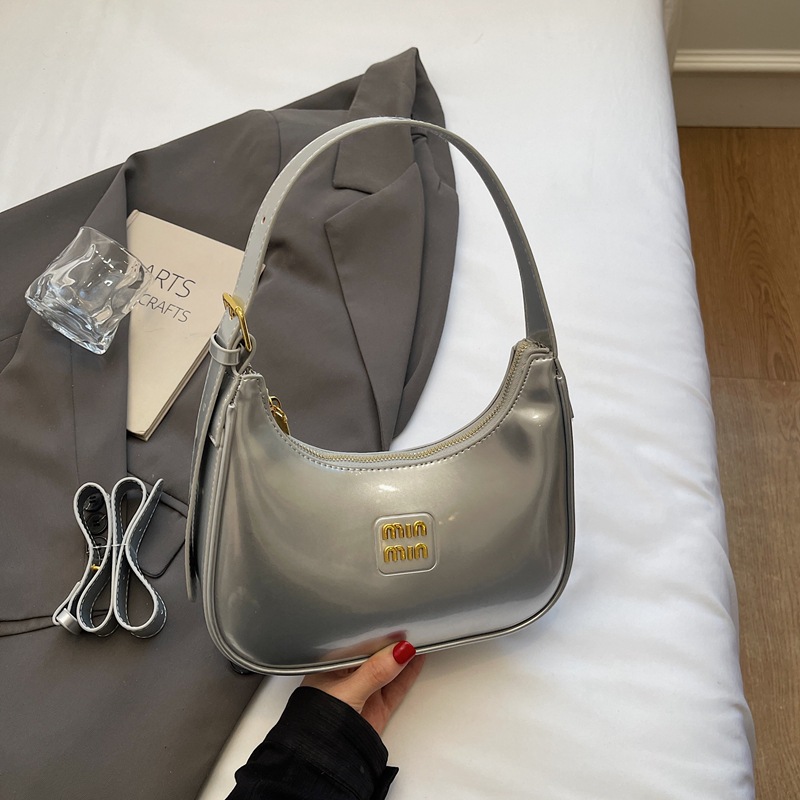 Early Fall 2026 New Minimalist - Top Handle Patent Bag のレビューと価格