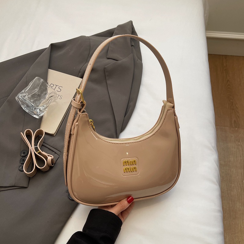 Early Fall 2026 New Minimalist - Top Handle Patent Bag のレビューと価格