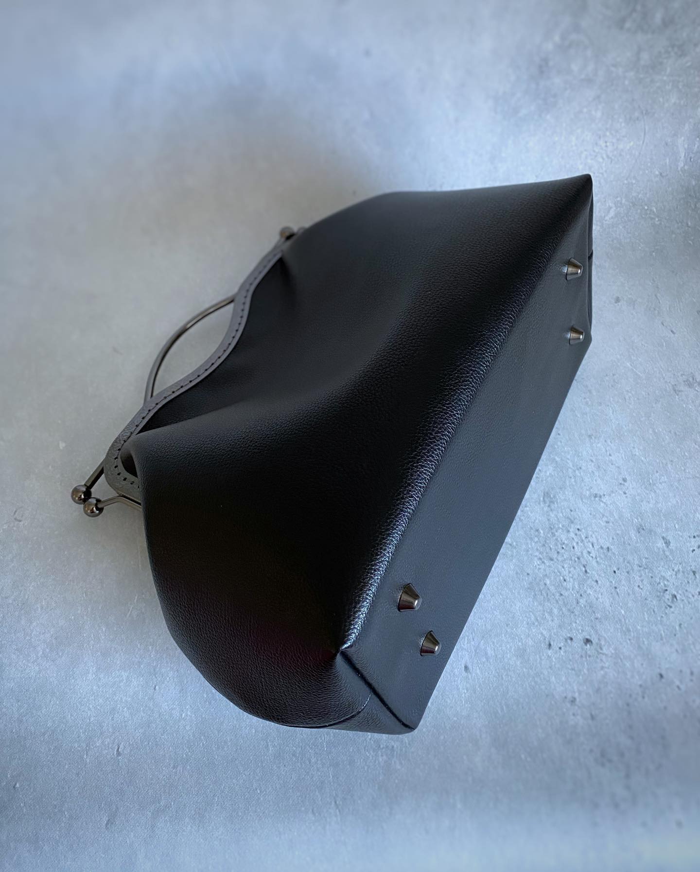 Lost in Vintage Larger Version - Top Handle Patent Bag のレビューと価格