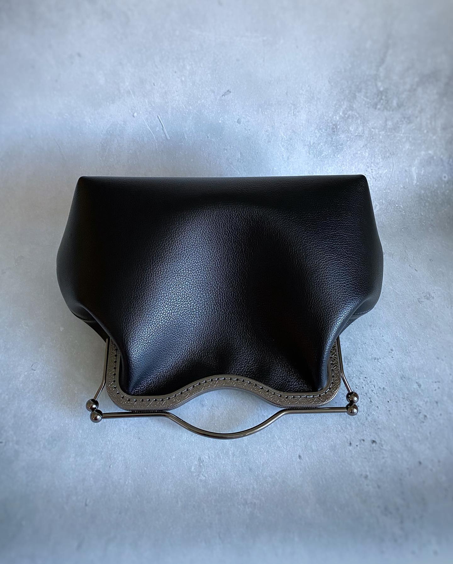 Lost in Vintage Larger Version - Top Handle Patent Bag のレビューと価格