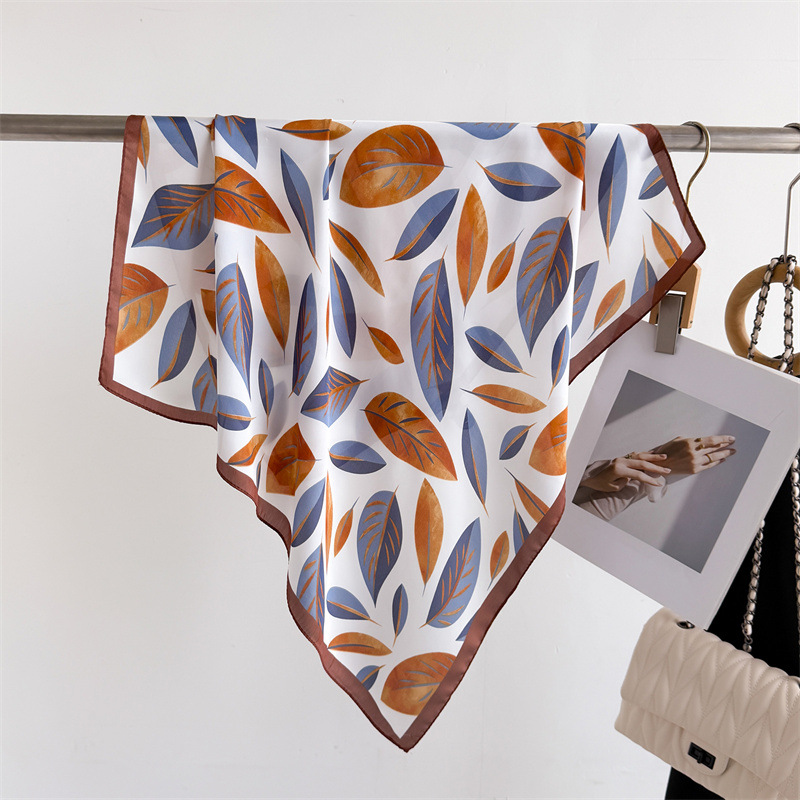 Luxury Brand Print 70cm Square - Luxury Bags Brand のレビューと価格