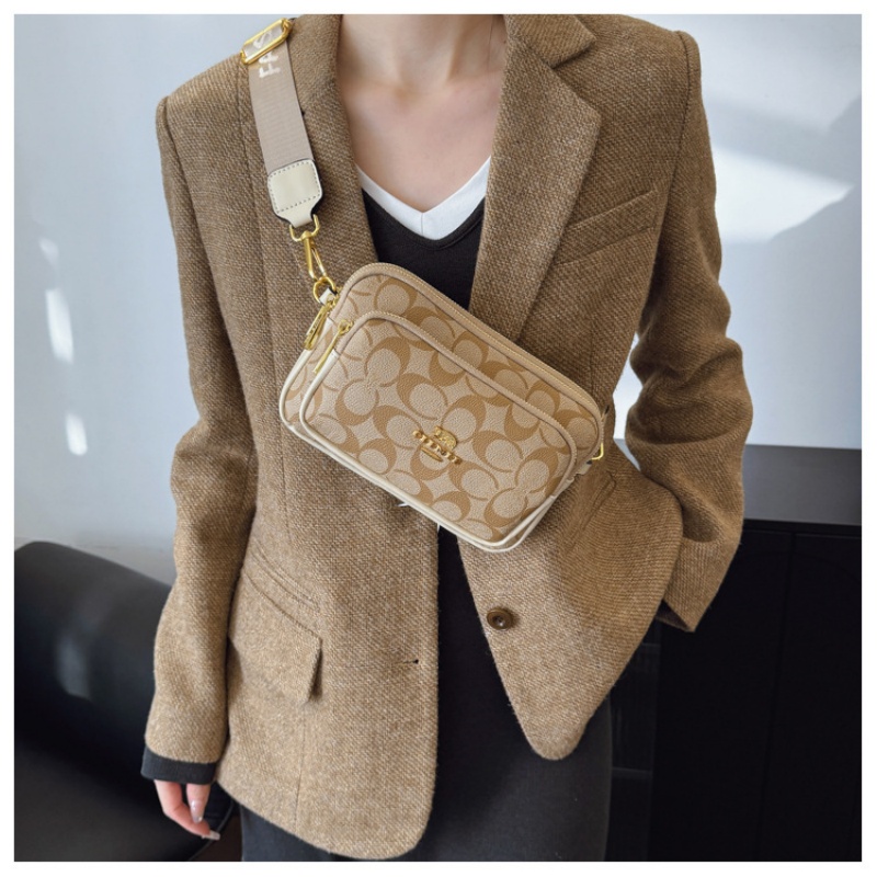 Original Circular-Pattern Logo - Luxury Bags Coach のレビューと価格