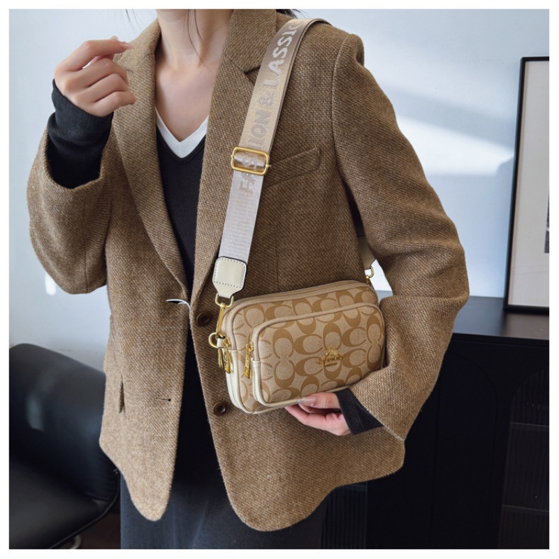 Original Circular-Pattern Logo - Luxury Bags Coach のレビューと価格